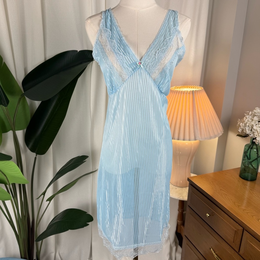 Vintage Light Blue Sheer Pleated Rosette Lace Nightgown M/L